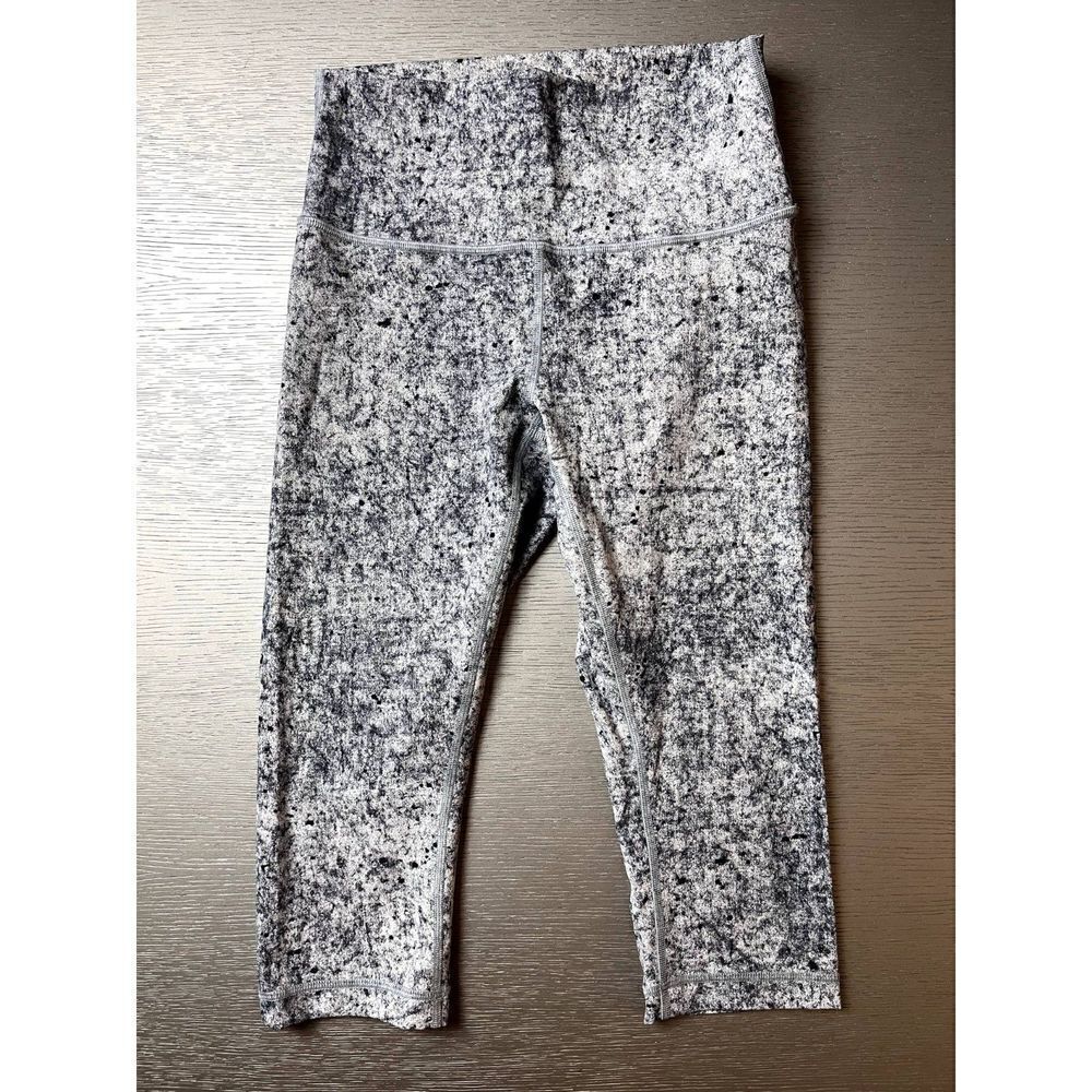 Lululemon Women's Gray Speckled Cropped Pants Size 6